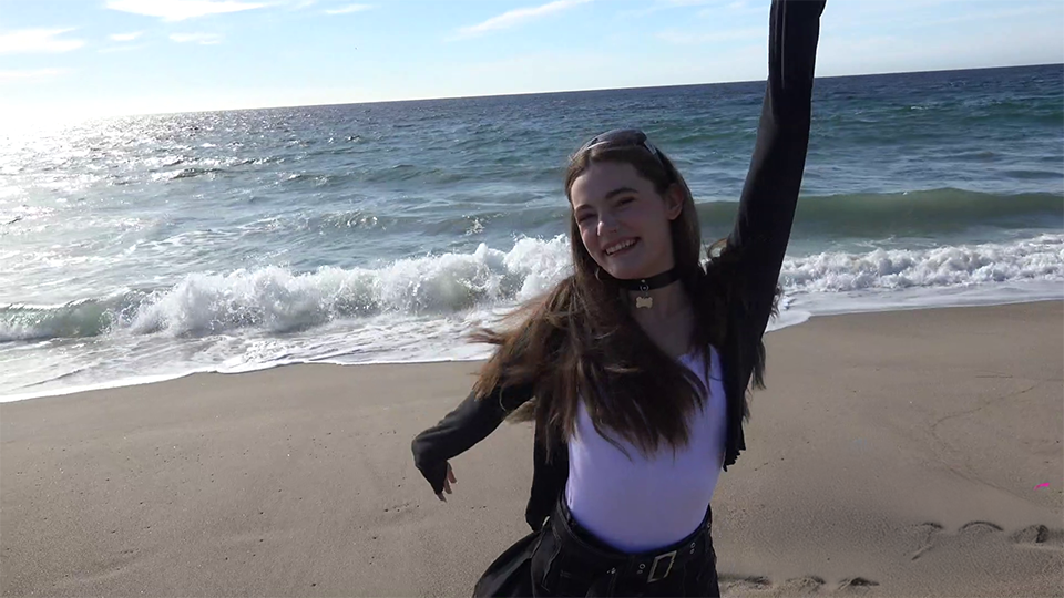 Đưa em người yêu ra biển đổi gió Juniper Ren